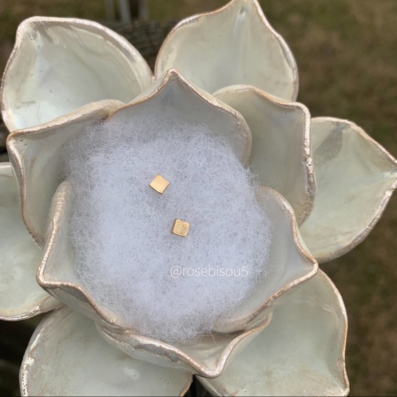 ⏹🆕Delicate Square Gold Stud Earrings - Picture 4 of 4